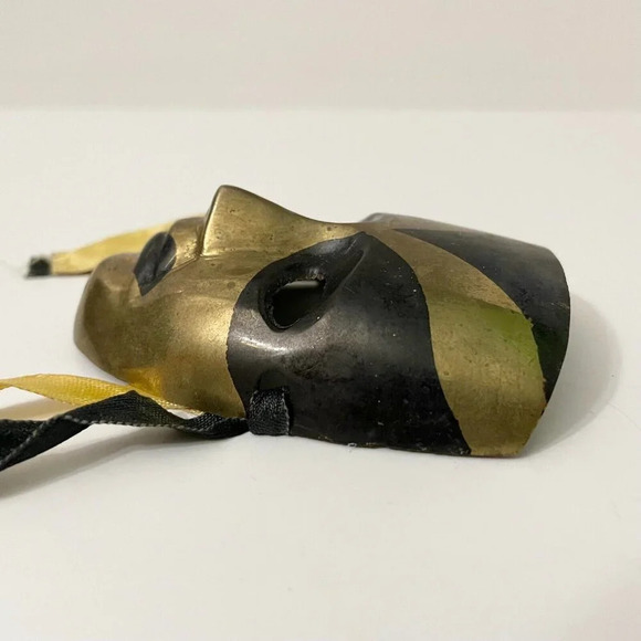 Vintage Brass Small Mask Delgif India Wall Decor - Picture 13 of 16